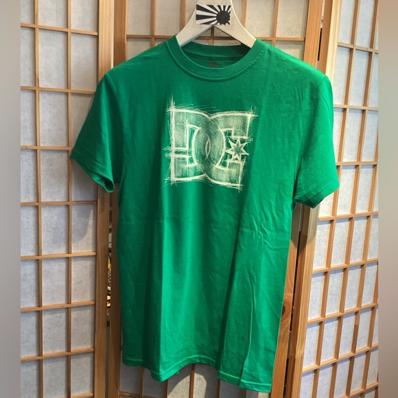 DC Skateboarding Green Graphic Logo Tee Small - Picture 1 of 4